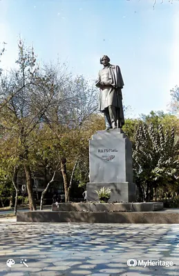 Где памятник с бывшей улицы Гоголя в Ташкенте? (плюс старые фотографии  улицы)