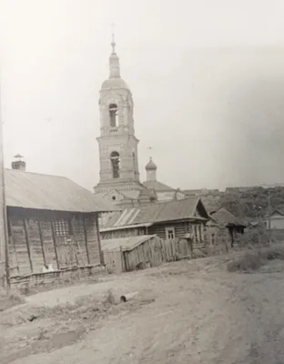 ул.Гоголя. Крестовоздвиженская церковь с колокольней. 1950-е - Чебоксары