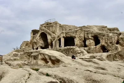 Пещерный город Уплисцихе, Грузия: достопримечательности, фото, как  добраться из Тбилиси и Гори, отели – Туристер.Ру
