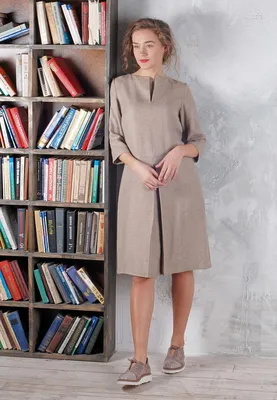 Платье простого кроя с вырезом горловины лодочкой: купить выкройки, пошив и  модели | Burdastyle