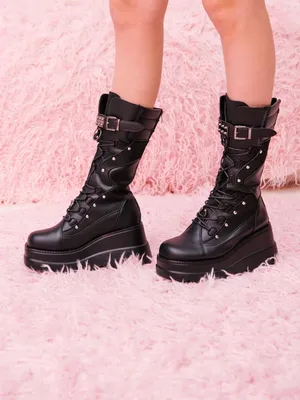 Botitas góticas | Black shoes, Pink and black goth, Boots