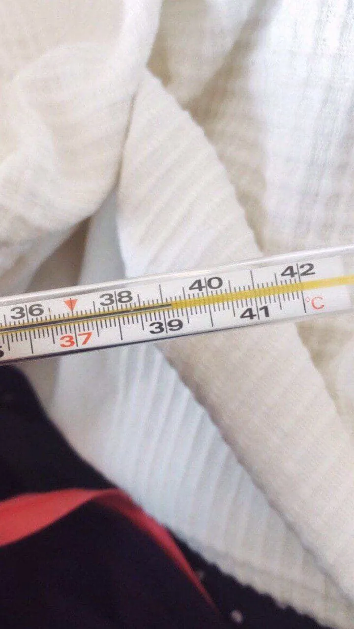 фото электронного градусника с температурой 39