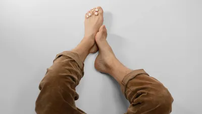Лечение грибка ногтей: как вылечить онихомикоз на ногах, сколько это стоит,  какие лекарства помогают