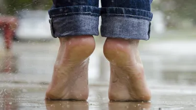 Грибок на ногах: лечение народными средствами