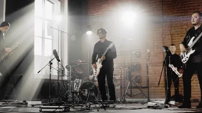 Группа «Кино» выпустила клип с живой версией песни «Место для шага вперед»  - Звук