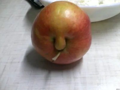 Грустное яблоко | Пикабу
