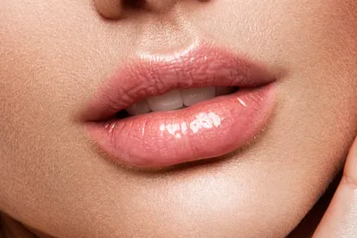 Как увеличить губы с помощью макияжа в домашних условиях