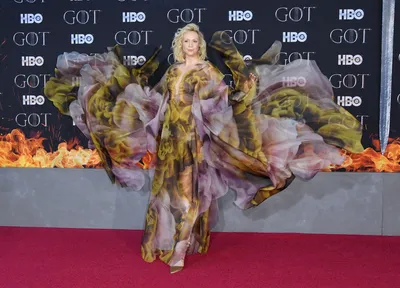 Гвендолин Кристи в платье Iris Van Herpen на премьере "Игры престолов"