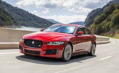 Jaguar XE vs XF: Great British saloon brawl | carwow