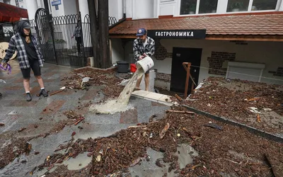 Аксенов назвал катастрофическим ущерб Ялты от наводнения — РБК