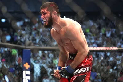 Ислам Махачев стал чемпионом UFC в легком весе, где раньше царил  Нурмагомедов - Российская газета