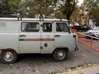 На улицах Москвы заметили автомобиль «Службы депортации инопланетян» -  Мослента