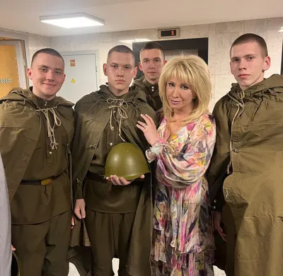 Выход за полмиллиона»: Аллегрова в Кремле потрясла ветеранов роскошным  нарядом - Sobesednik
