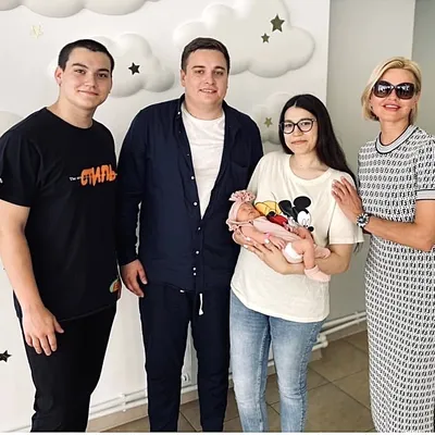 Приемная дочь Михаила Круга впервые стала мамой, а Ирина Круг-бабушкой -  KP.RU
