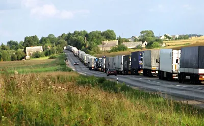 Более 1200 грузовиков застряли на границе России и Латвии — РБК