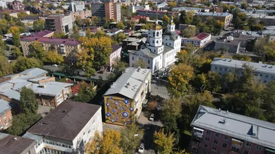 Художники расписали фасады четырех жилых домов, набережную, троллейбус и  здание КНС в Иркутске в сентябре 2022 г. - 17 сентября 2022 - ircity.ru