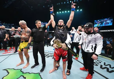 Ислам Махачев сохранил титул в легком весе, победив Александра Волкановски на UFC 284 | Новости WWE | Скай Спорт