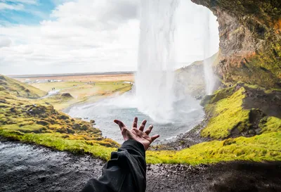 Фото Исландия Размытый фон Природа Водопады рука
