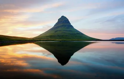 Обои небо, вода, закат, отражение, гора, Исландия, Скандинавия, потухший  вулкан, Kirkjufell картинки на рабочий стол, раздел пейзажи - скачать