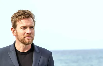 https://wallpaperforu.com/ewan-mcgregor-desktop-wallpaper-4k/