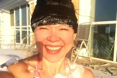 Руслана: счастливая звезда выбежала на мороз в купальнике - Рождество,  Facebook, фото, снимок | Обозреватель