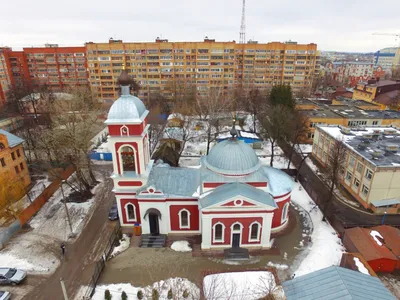 Калуга (Калуга, город). Церковь Михаила Архангела при бывшей Малютинской  богадельне, фотография. общий вид в ландшафте Вид с юга, фото с  квадрокоптера