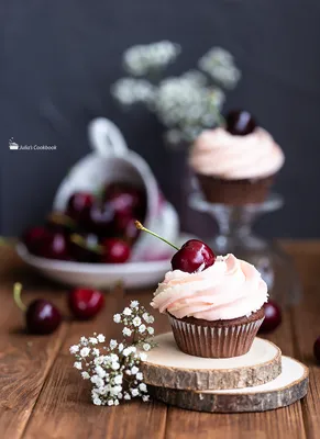 Шоколадные капкейки с вишней | Julia Cookbook