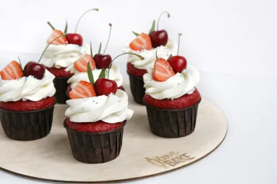 Капкейки красный бархат с малиновым конфитюром – Пошаговые рецепты с фото  десертов от авторов I Love Bake