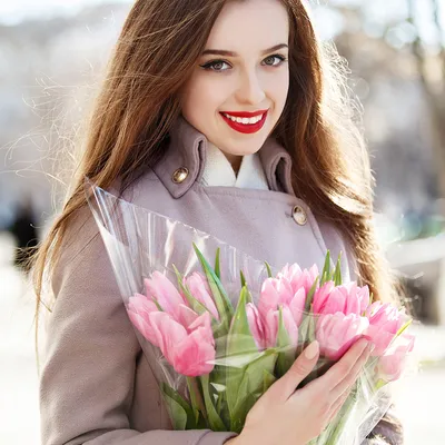 Красивая открытка Жене с 8 марта, с букетом роз • Аудио от Путина,  голосовые, музыкальные