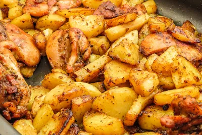 Картофель с курицей под соусом в духовке | Рецепты.РУ | Дзен
