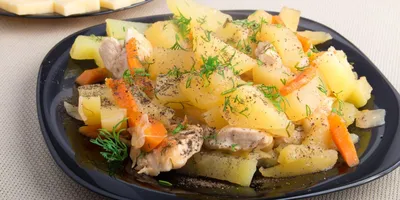 Картофель с курицей в духовке - рецепт как вкусно приготовить картофель с  курицей в духовке | Пошаговые рецепты на Recept.ua