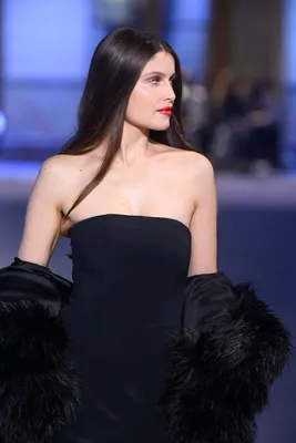 Летиция Каста - Laetitia Casta фото №1334299 - Ami Fall/Winter 2022 Fashion  show in paris