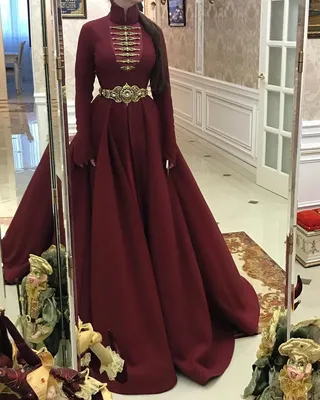 Как выглядят самые дорогие свадебные платья кавказских невест — для того,  чтобы их нести, нанимают охрану | WOMAN