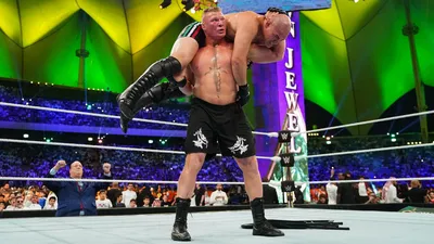 Чемпион WWE Брок Леснар, поб. Кейн Веласкес | WWE