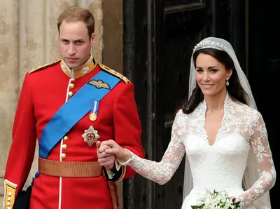 Наряды, затраты, праздничный торт: сравниваем королевские свадьбы Меган  Маркл и Кейт Миддлтон