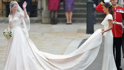 Настоящая принцесса: Кейт Миддлтон в белоснежном платье затмила  опозорившуюся Меган Маркл - Экспресс газета