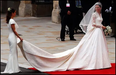 Бренд Alexander McQueen покинула дизайнер, создавшая свадебное платье Кейт  Миддлтон | HELLO! Russia