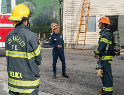 Звезда 9-1-1 Кеннет Чой подробно рассказывает о большом успехе Чима, хвалит Райана Гузмана и фанатов | ПРИВЕТ!