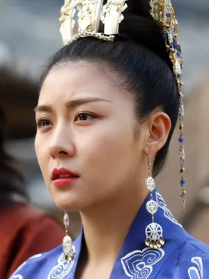 Загрузите Ха Джи Вон в роли императрицы Ки в очаровательном традиционном корейском наряде. Обои | Обои.com