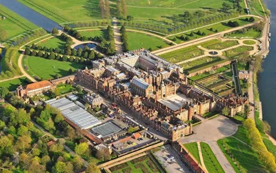 Хэмптон-Корт: история английского замка, архитектура роскошного дворца в  Лондоне