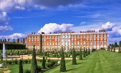 дворец хэмптон корт в ричмонде лондон Стоковое Фото - изображение  насчитывающей великобританское, королевство: 220279948