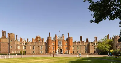 Дворец Хэмптон Корт (Hampton Court) - самый известный лабиринт