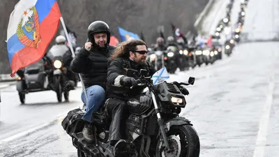 Байкер Путина Хирург, стоя у брендового мотоцикла, заявил о сожженных с  Западом мостах - | Диалог.UA