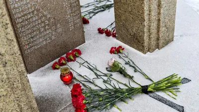 Памятник в память о погибших в клубе \"Хромая лошадь\" (Пермь - Пермский край)