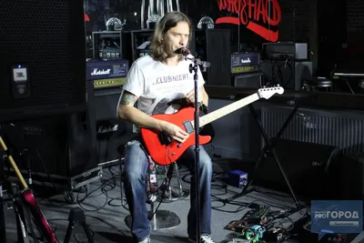 Музыкант рок-группы «Кипелов» показал сыктывкарцам, как играть на гитаре  (фото)