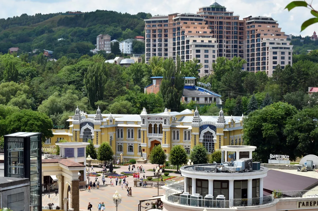 Национальный парк кисловодский курортный бул. Кисловодск парк Курортный бульвар. Курортный бульвар Кисловодска Кисловодск. Курортный проспект Кисловодск. Курортный бульвар 15а Кисловодск.