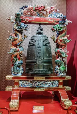 Буддийский храм музей Temple bell Buddha Tooth Relic Temple and Museum,  Сингапур ⋆ Фотографии ⋆ Путешествия с Fresh Trip