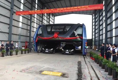 Китайцы испытали автобус, движущийся над автомобилями (6 фото + видео) »  24Gadget.Ru :: Гаджеты и технологии