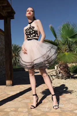 Незабываемый клубное платье с воздушной многослойной юбкой