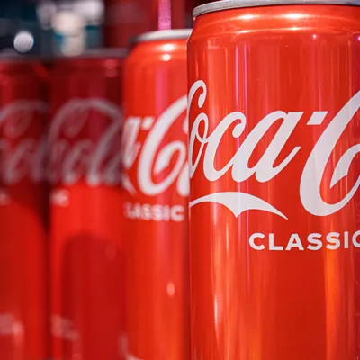 Coca-Cola решила прекратить производство напитков в России: Бизнес:  Экономика: Lenta.ru